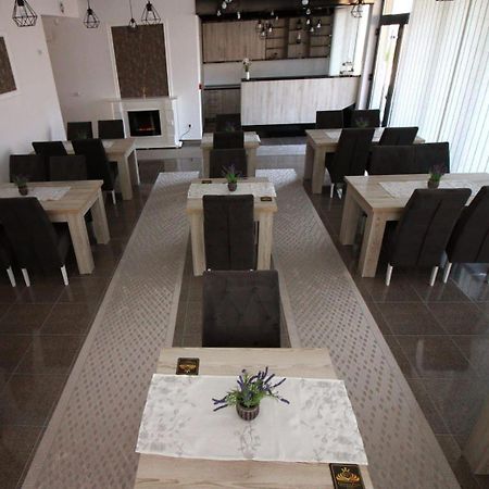 Aparthotel "Queen Zina" วลาซิส ภายนอก รูปภาพ