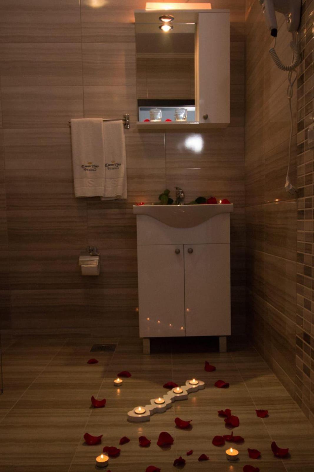 Aparthotel "Queen Zina" วลาซิส ภายนอก รูปภาพ