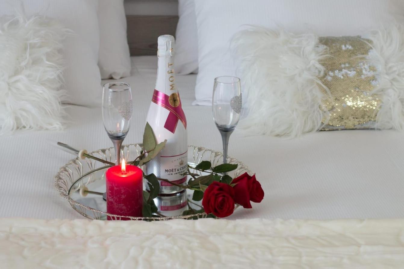 Aparthotel "Queen Zina" วลาซิส ภายนอก รูปภาพ