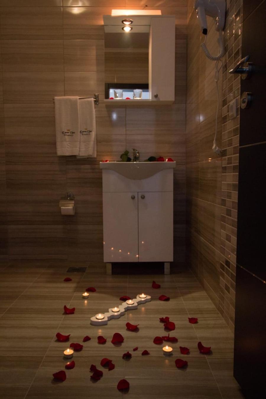 Aparthotel "Queen Zina" วลาซิส ภายนอก รูปภาพ