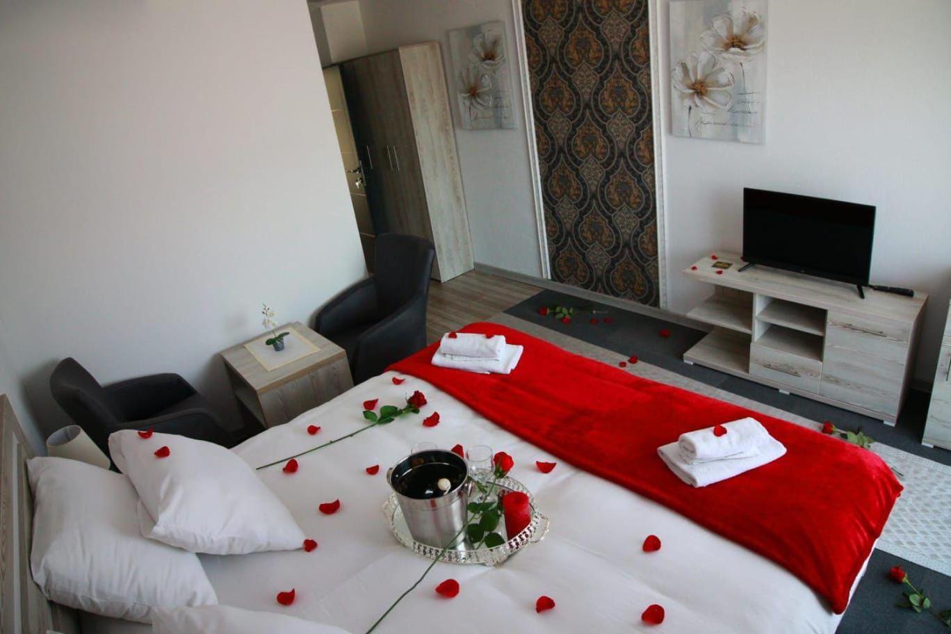 Aparthotel "Queen Zina" วลาซิส ภายนอก รูปภาพ