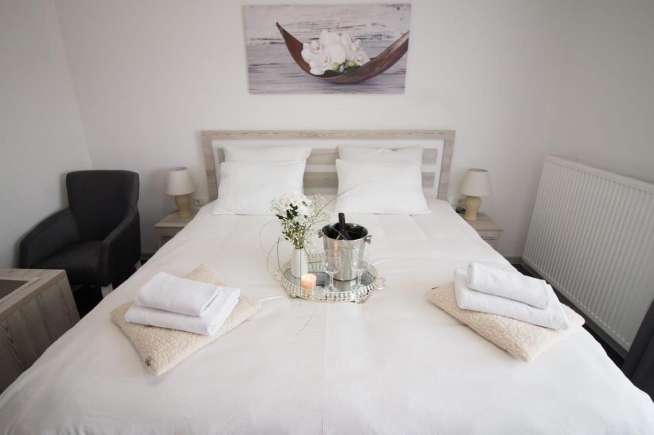 Aparthotel "Queen Zina" วลาซิส ภายนอก รูปภาพ