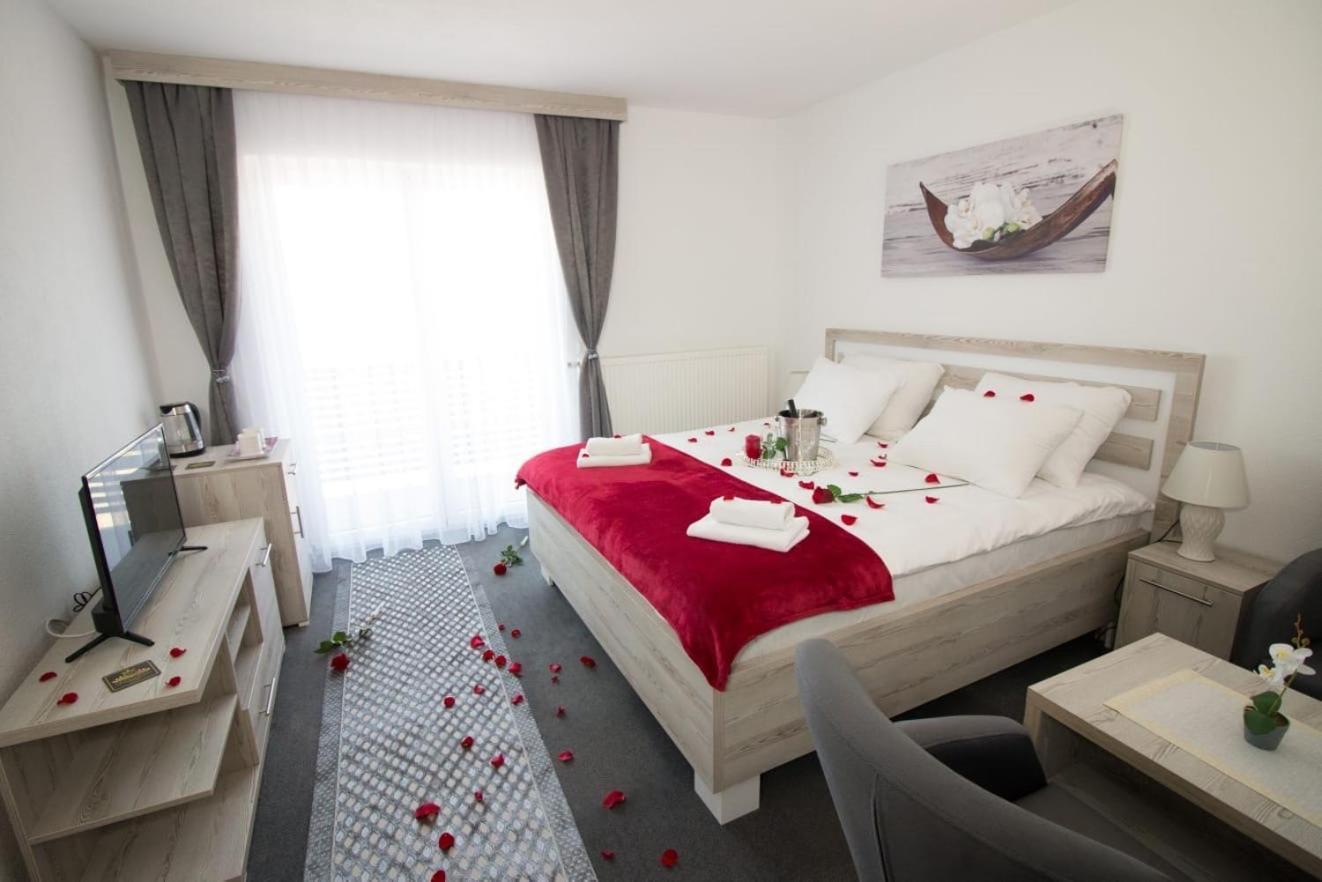 Aparthotel "Queen Zina" วลาซิส ภายนอก รูปภาพ