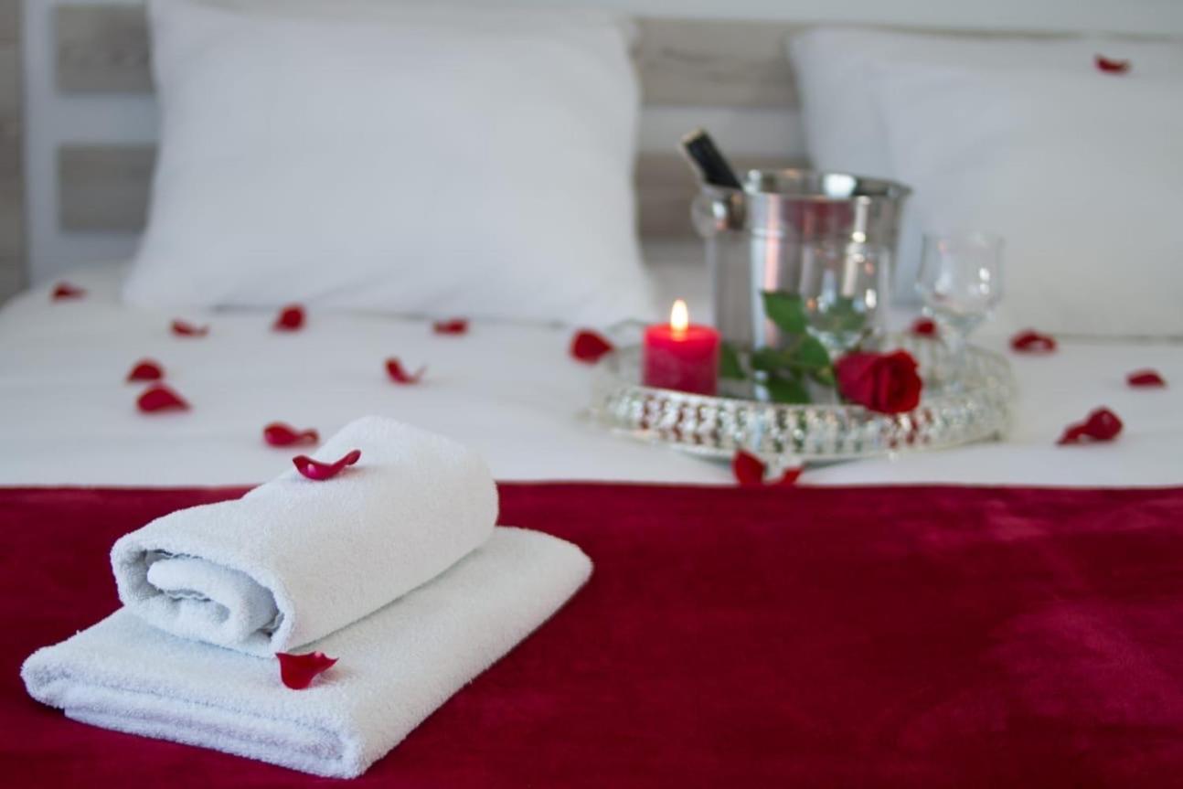 Aparthotel "Queen Zina" วลาซิส ภายนอก รูปภาพ