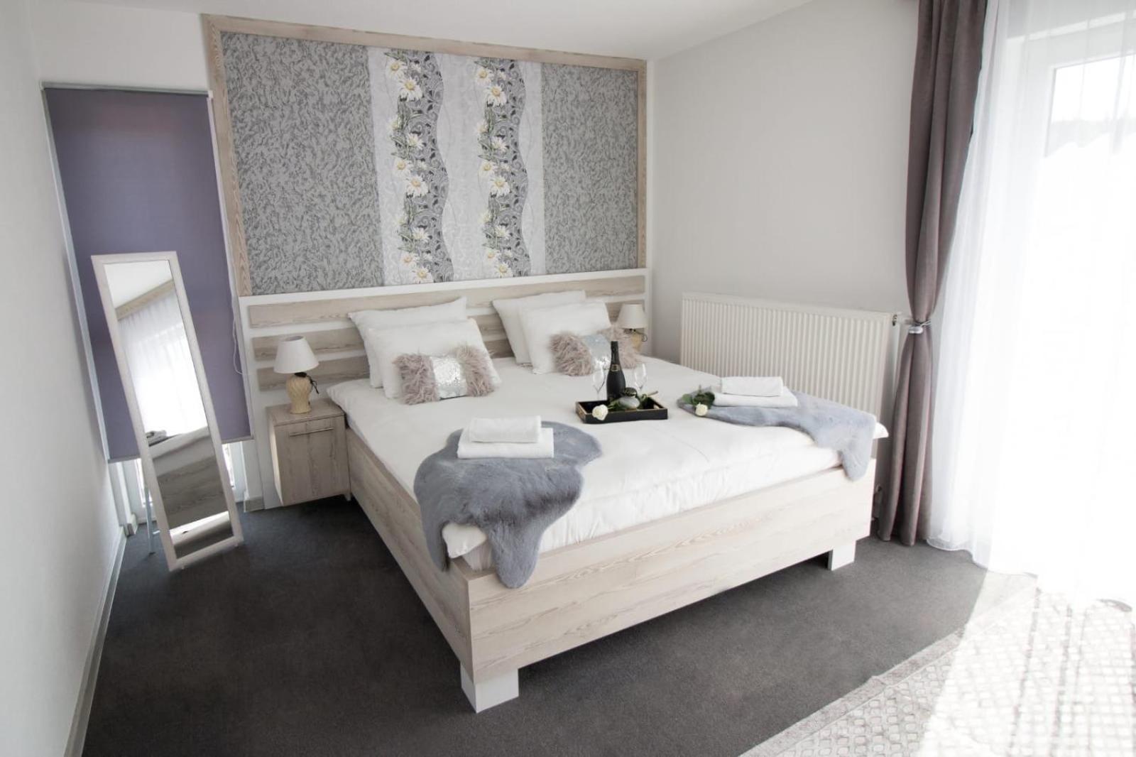 Aparthotel "Queen Zina" วลาซิส ภายนอก รูปภาพ
