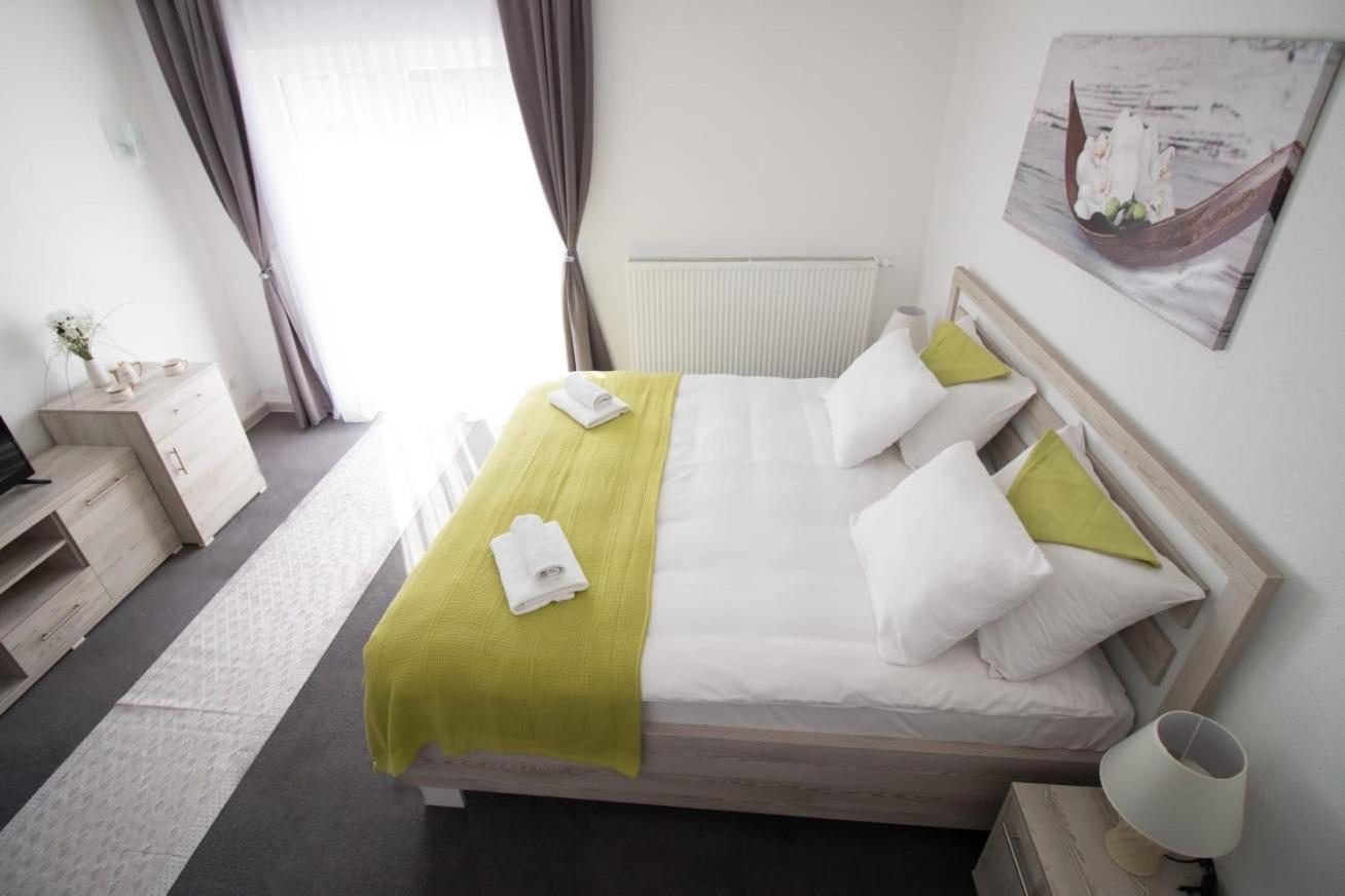 Aparthotel "Queen Zina" วลาซิส ภายนอก รูปภาพ